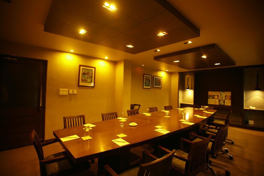​Justa Hyderabad Otel Dış mekan fotoğraf