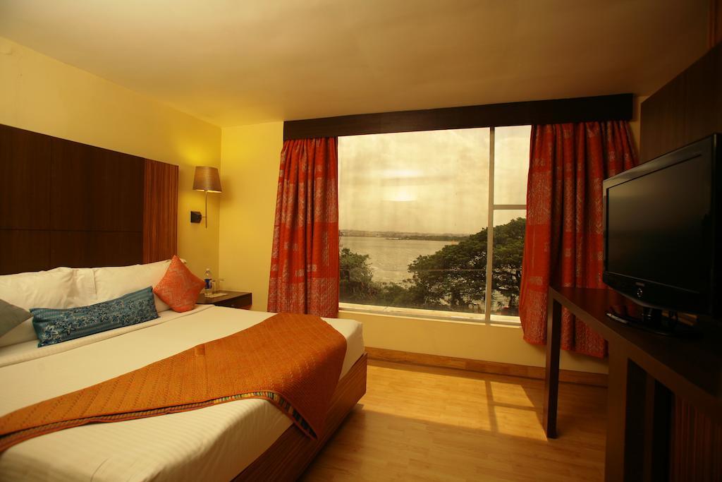 ​Justa Hyderabad Otel Dış mekan fotoğraf