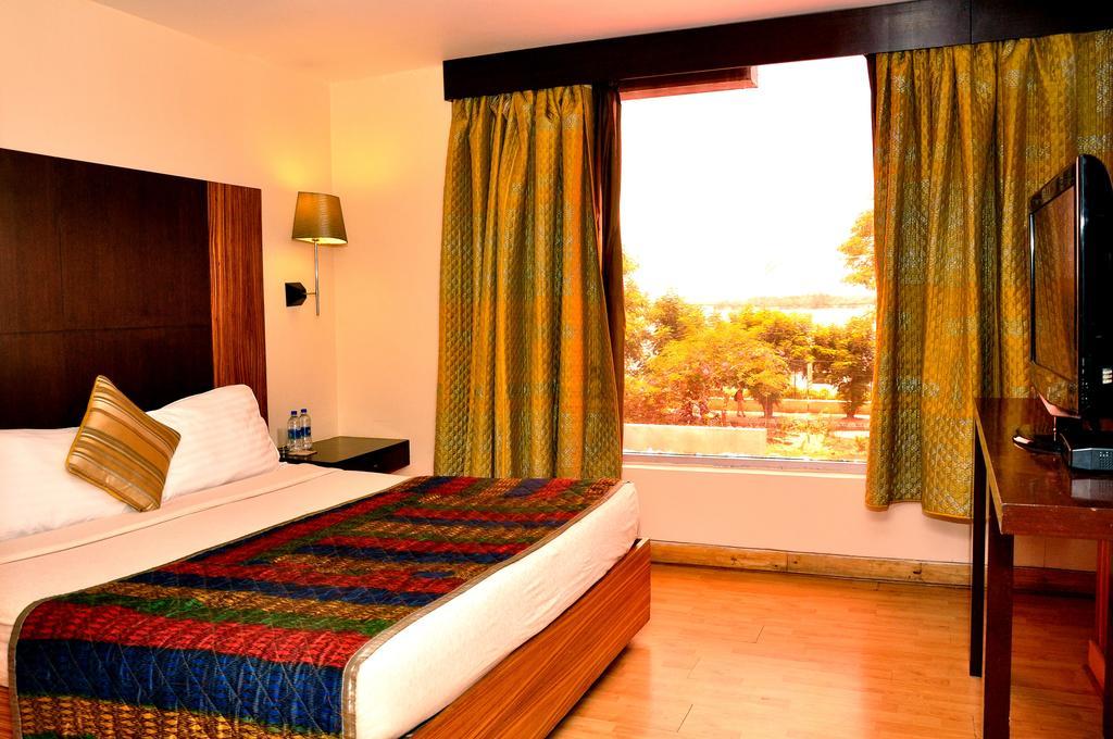 ​Justa Hyderabad Otel Dış mekan fotoğraf