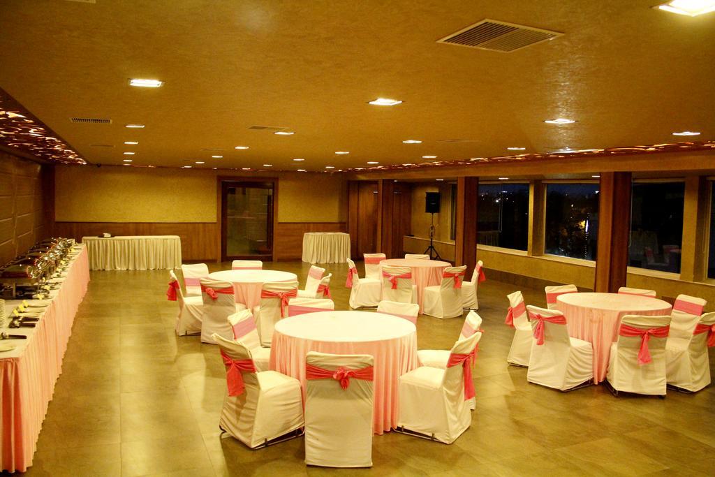 ​Justa Hyderabad Otel Dış mekan fotoğraf