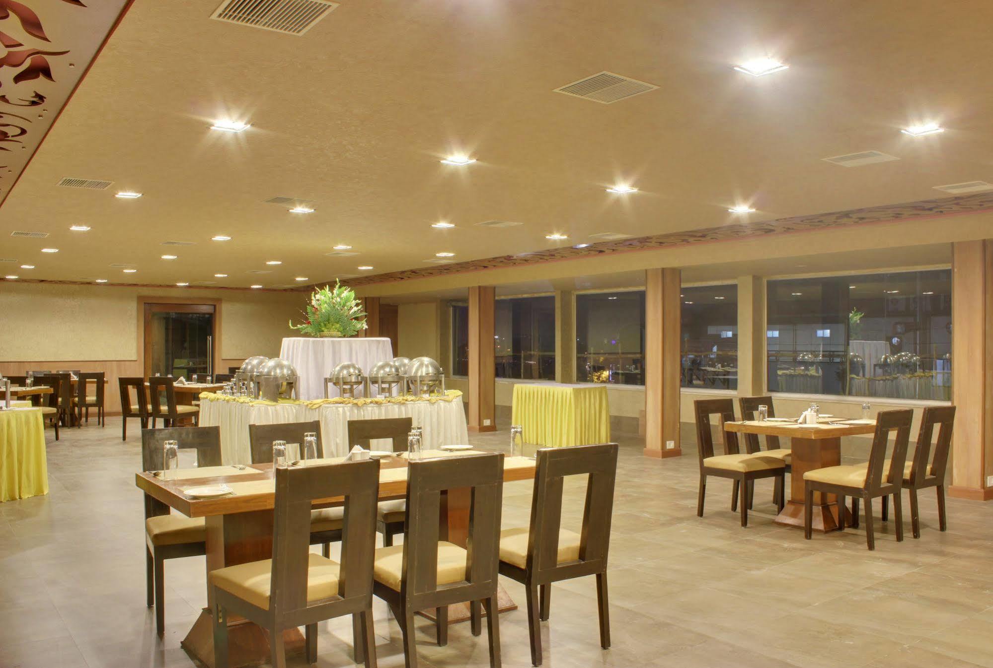 ​Justa Hyderabad Otel Dış mekan fotoğraf