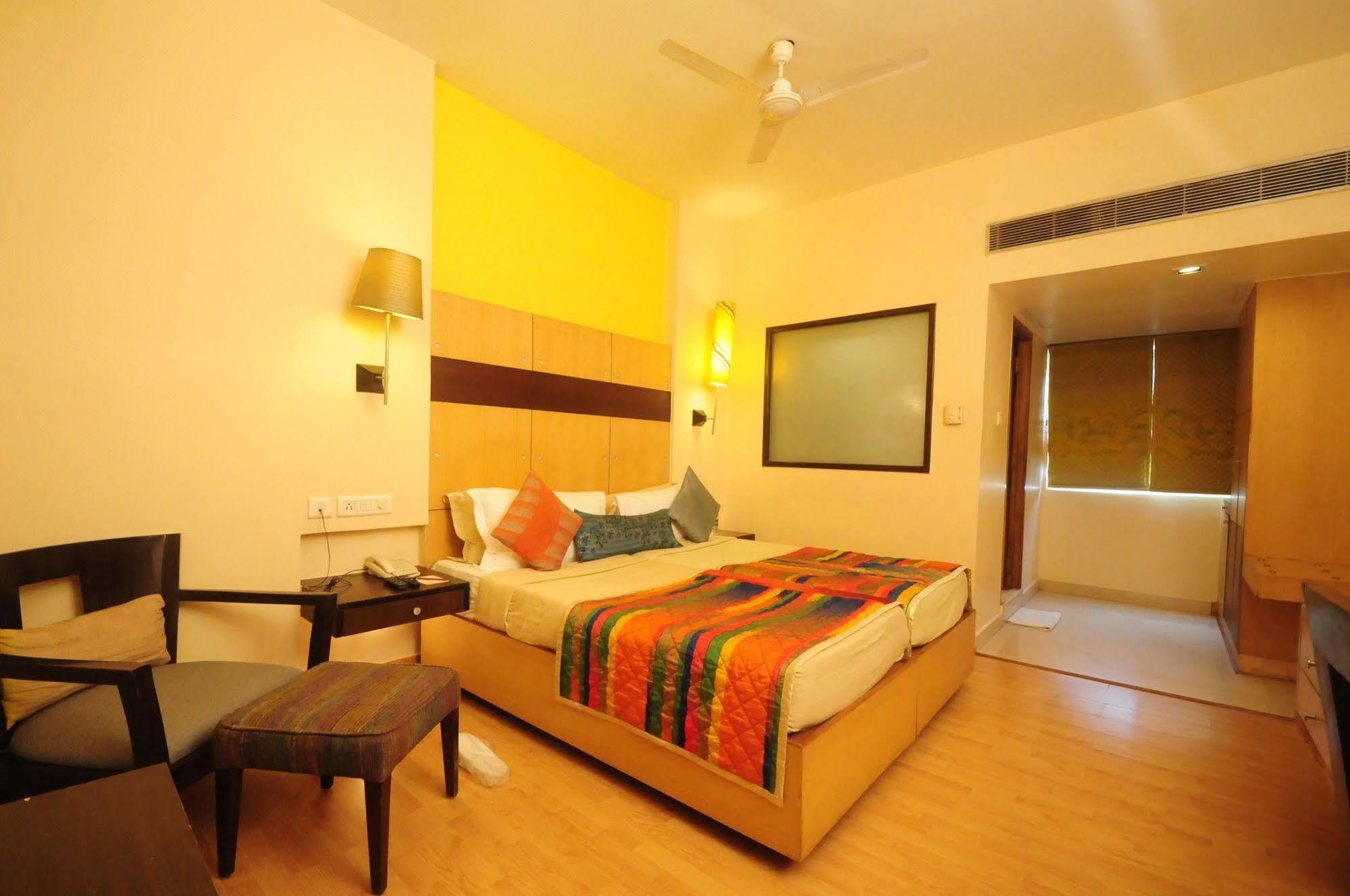 ​Justa Hyderabad Otel Dış mekan fotoğraf