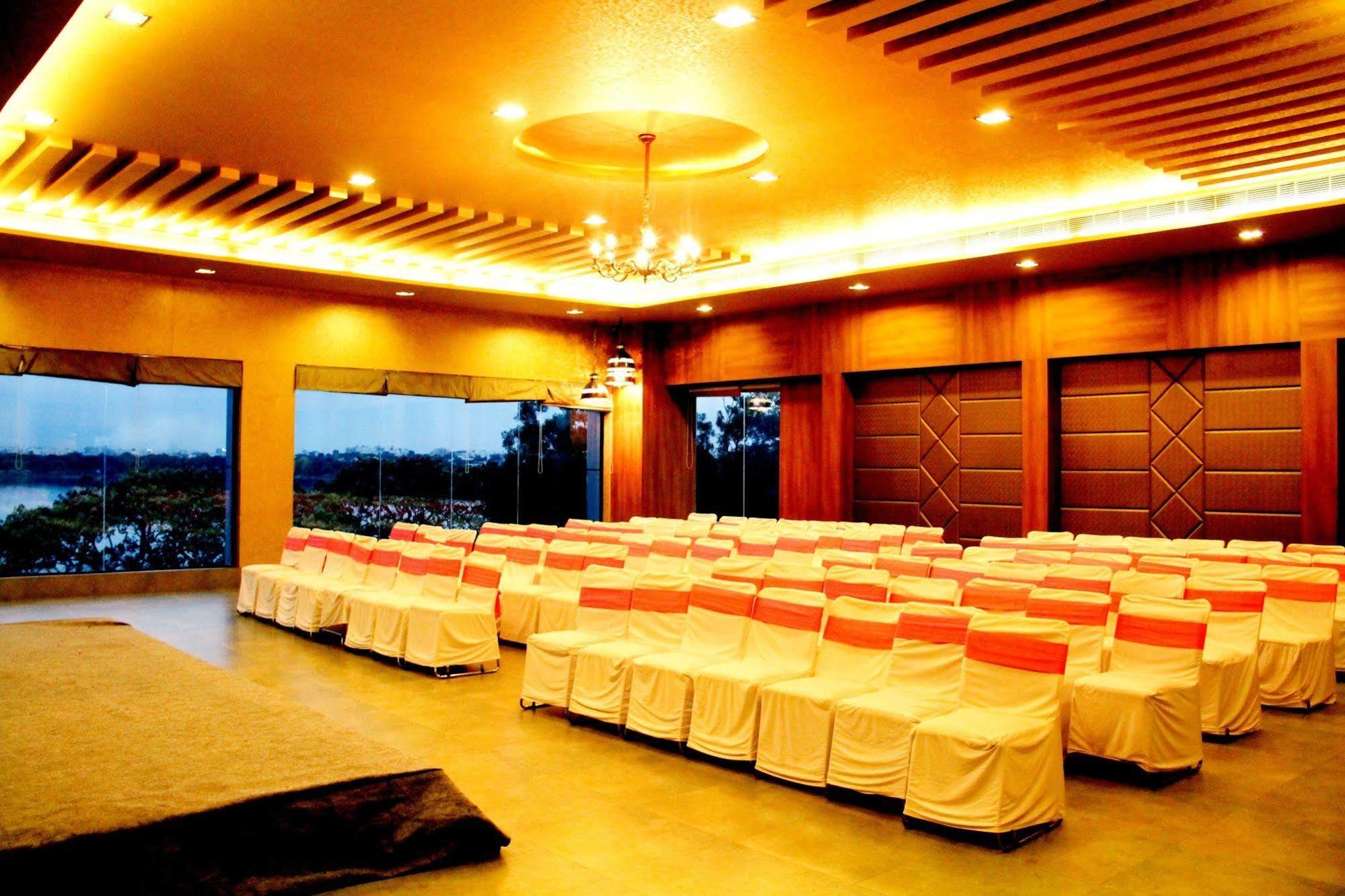 ​Justa Hyderabad Otel Dış mekan fotoğraf