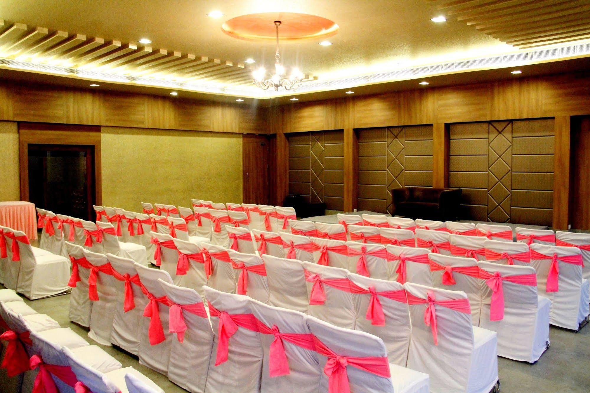 ​Justa Hyderabad Otel Dış mekan fotoğraf
