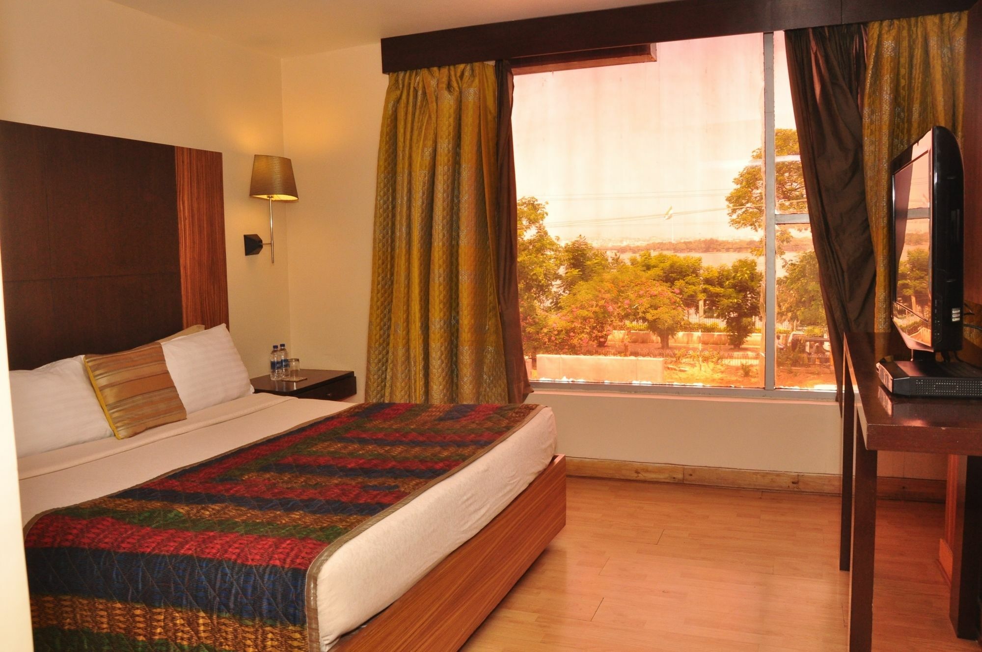 ​Justa Hyderabad Otel Dış mekan fotoğraf